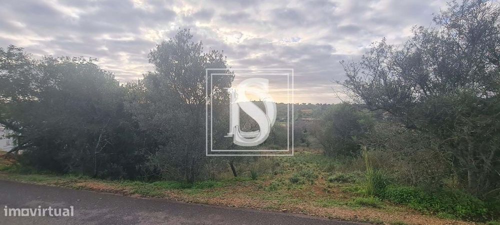 Terreno urbano em São Bartolomeu de Messines