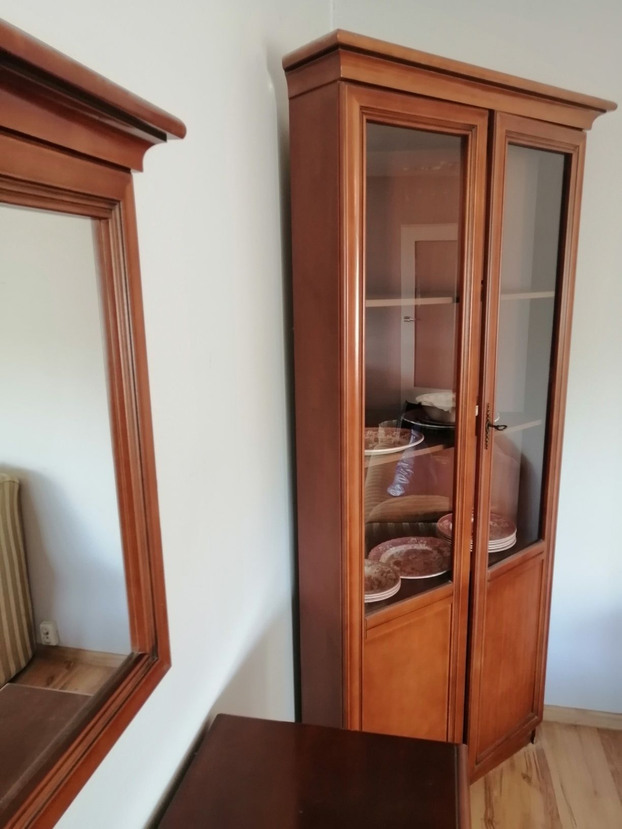 Meble Bydgoskie komoda 2 witryny