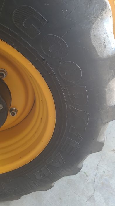 Good Year 460/70r24 felgi części jcb 541 531