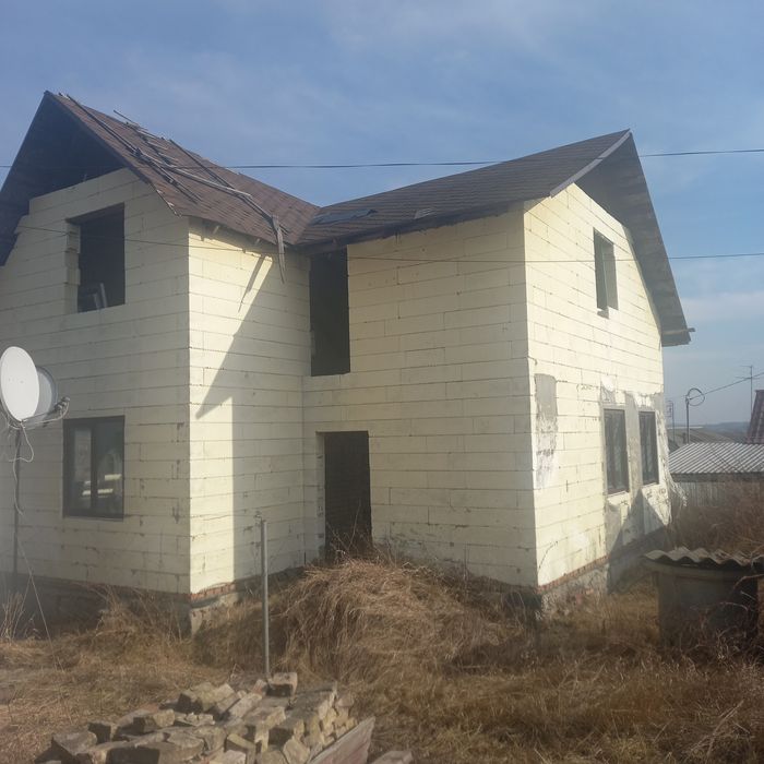 Продаж частини будинку з новим недобудованим будинком м. Васильків