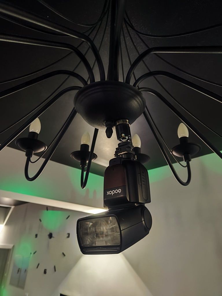 Uchwyt magnetyczny do lamp reporterskich