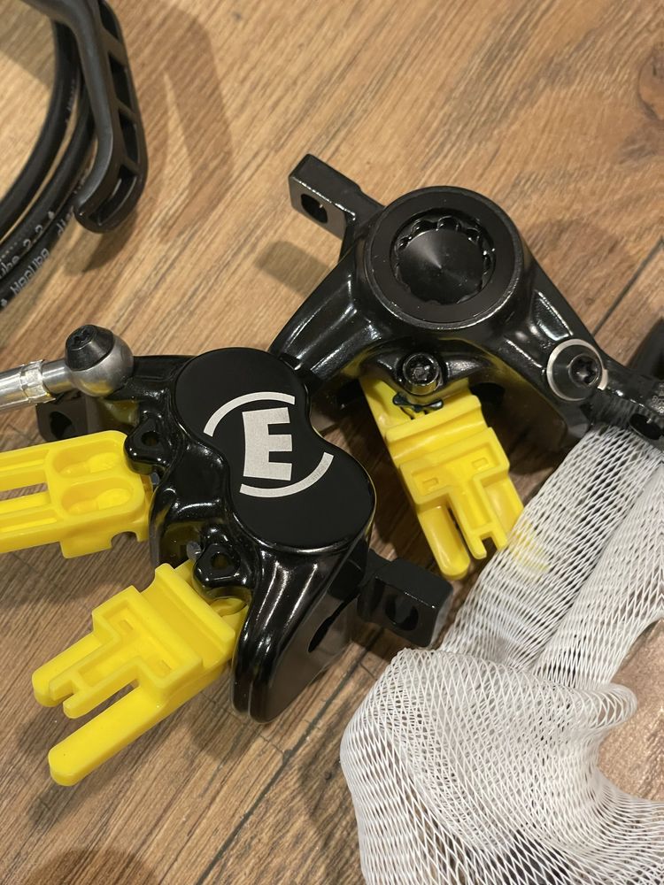 Magura MT2 nowe komplet 4 tłoki