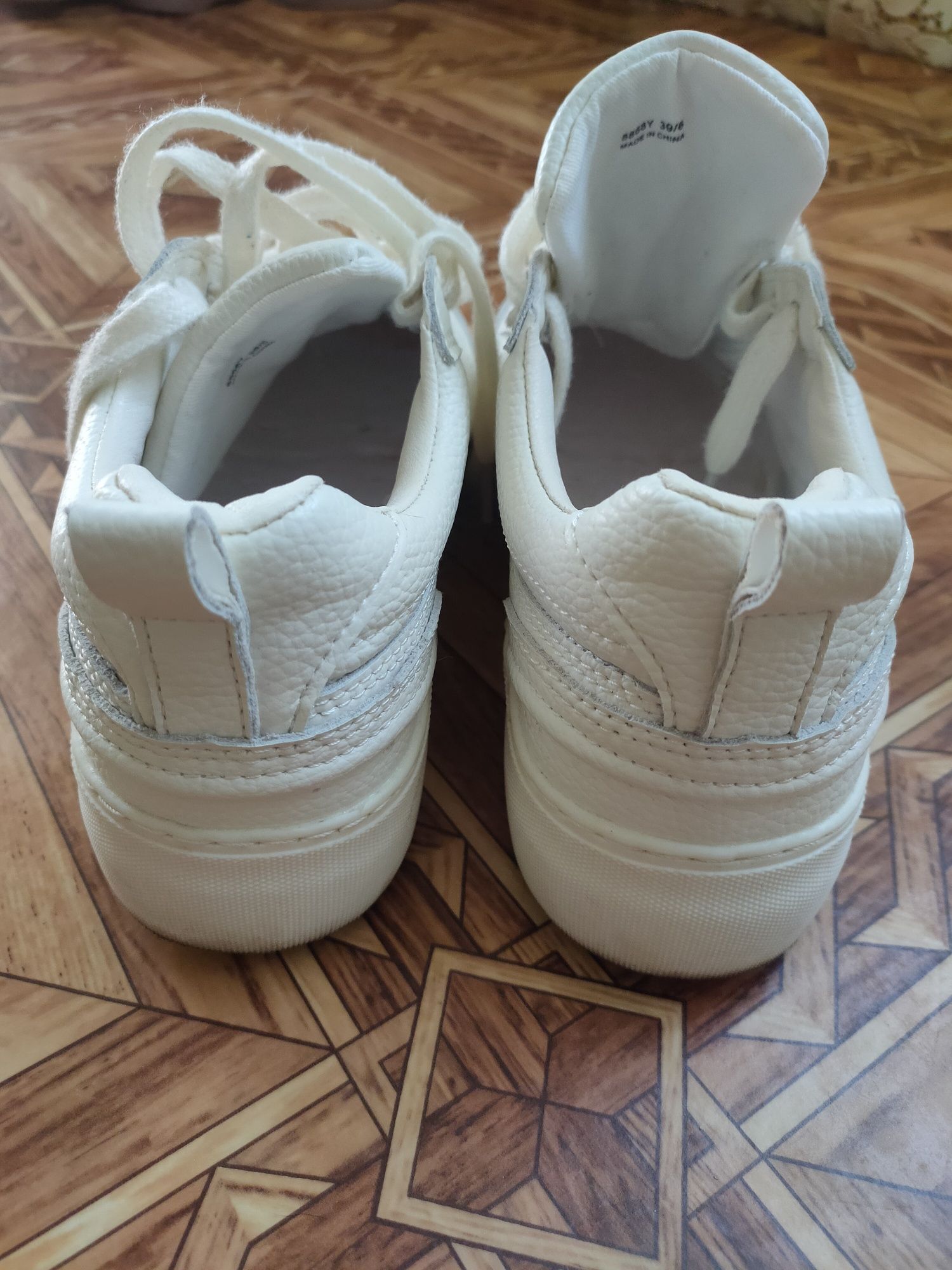 Шкіряні кросівки reserved 39рр 25.5см