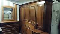 Piękna porządna sypialnia drewniana- styl włoski