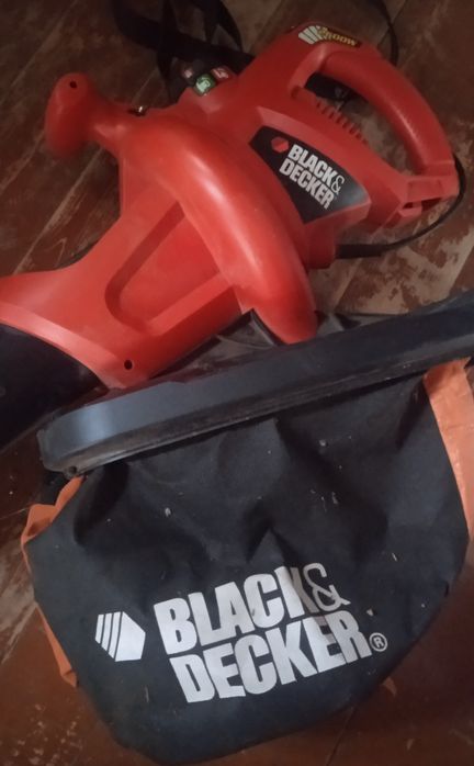 Садовый пылесос Black Decker для листьев.
