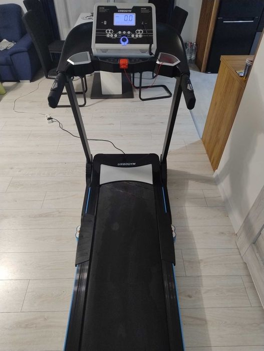 Bieżnia elektryczna V650S z automatyczną regulacją nachylenia