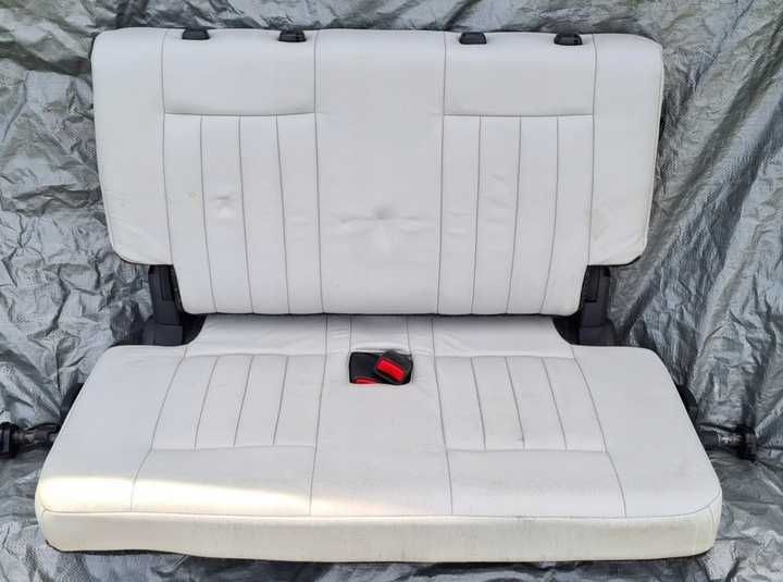 Mitsubishi Padjero IV - третий ряд сидений