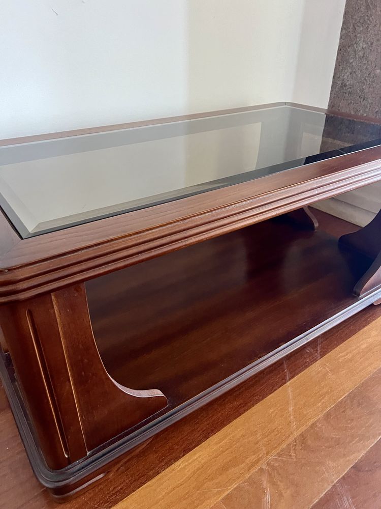 Mesa de centro em madeira maciça