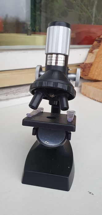 Mikroskop dla dzieci. W dobrym stanie. W zestawie sam mikroskop.