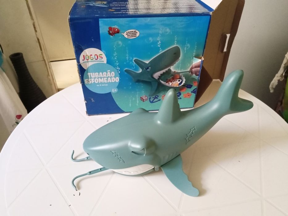Jogo tubarão esfomeado, faminto