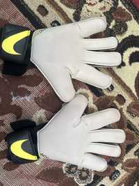 Продам воротарські рукавиці