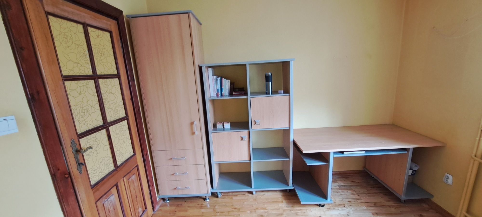 Sprzedam biurko 72x140 cm  z kompletu aż 5 mebli na kółkach