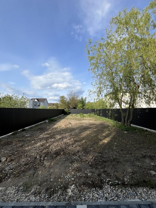 Продається дуплекс з гаражом. Земельна ділянка 5 сотих