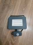 Lampa LED z czujnikiem ruchu zewnętrzna