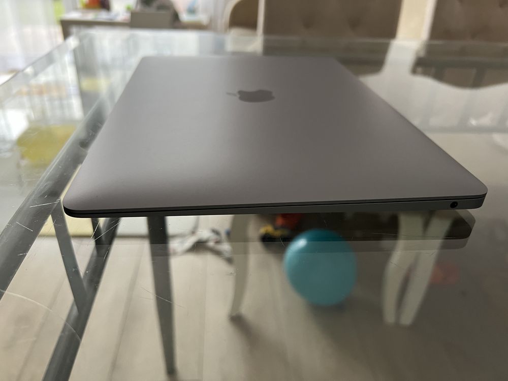 Macbook Air 2019 intel Core I5 w bardzo dobrym stanie