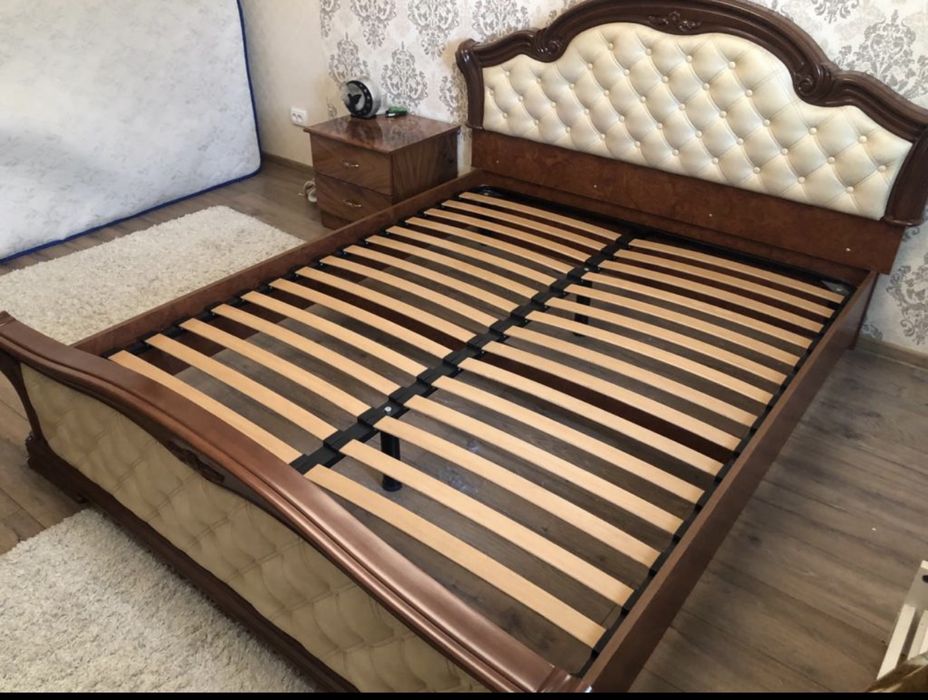 Продам ліжко з матрасом і ламелями