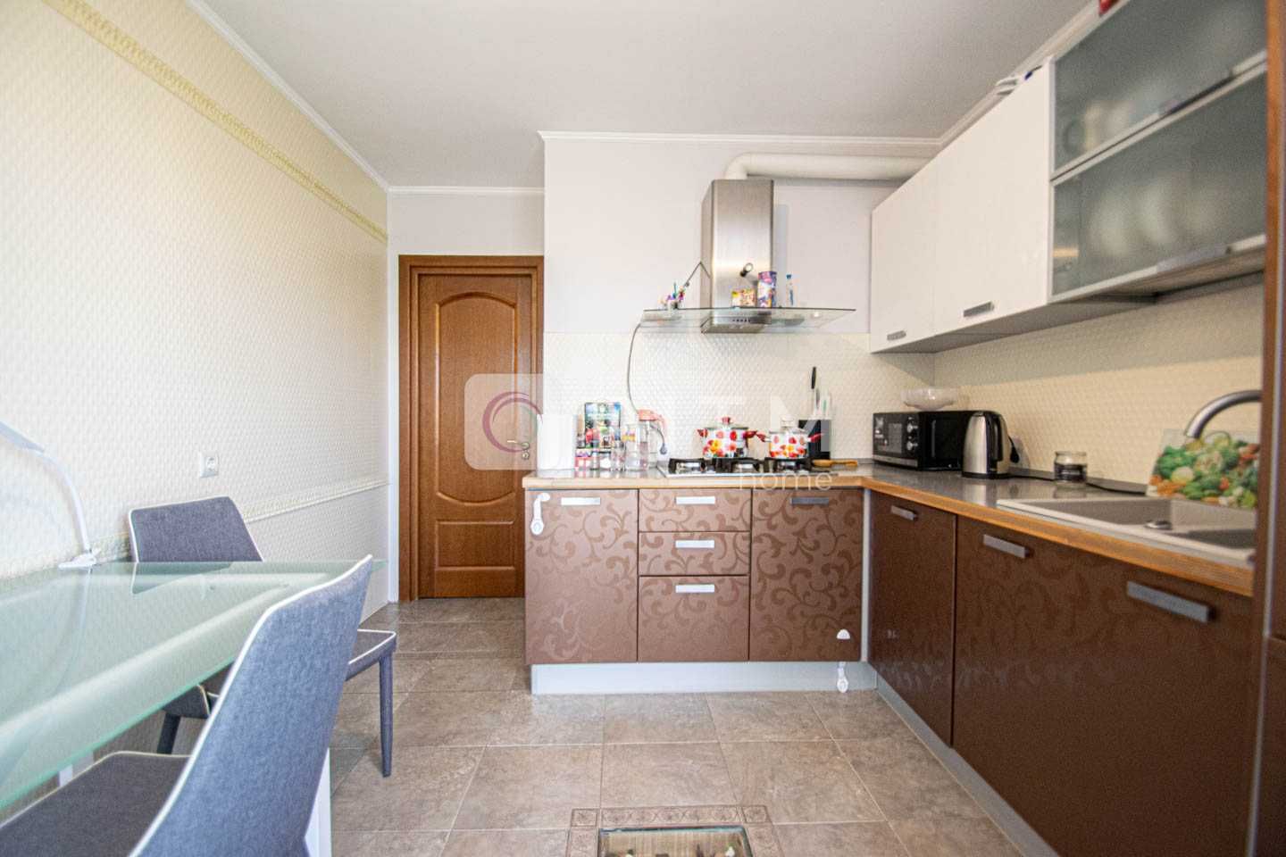 Продаж 3-к. квартири на вул. Злуки 4а
