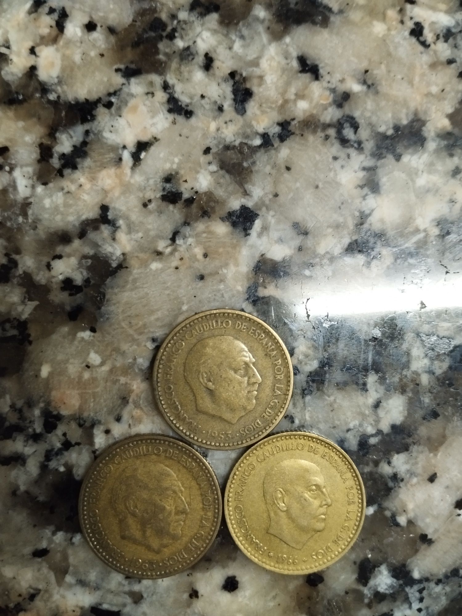 Vendo moedas antigas muito raras