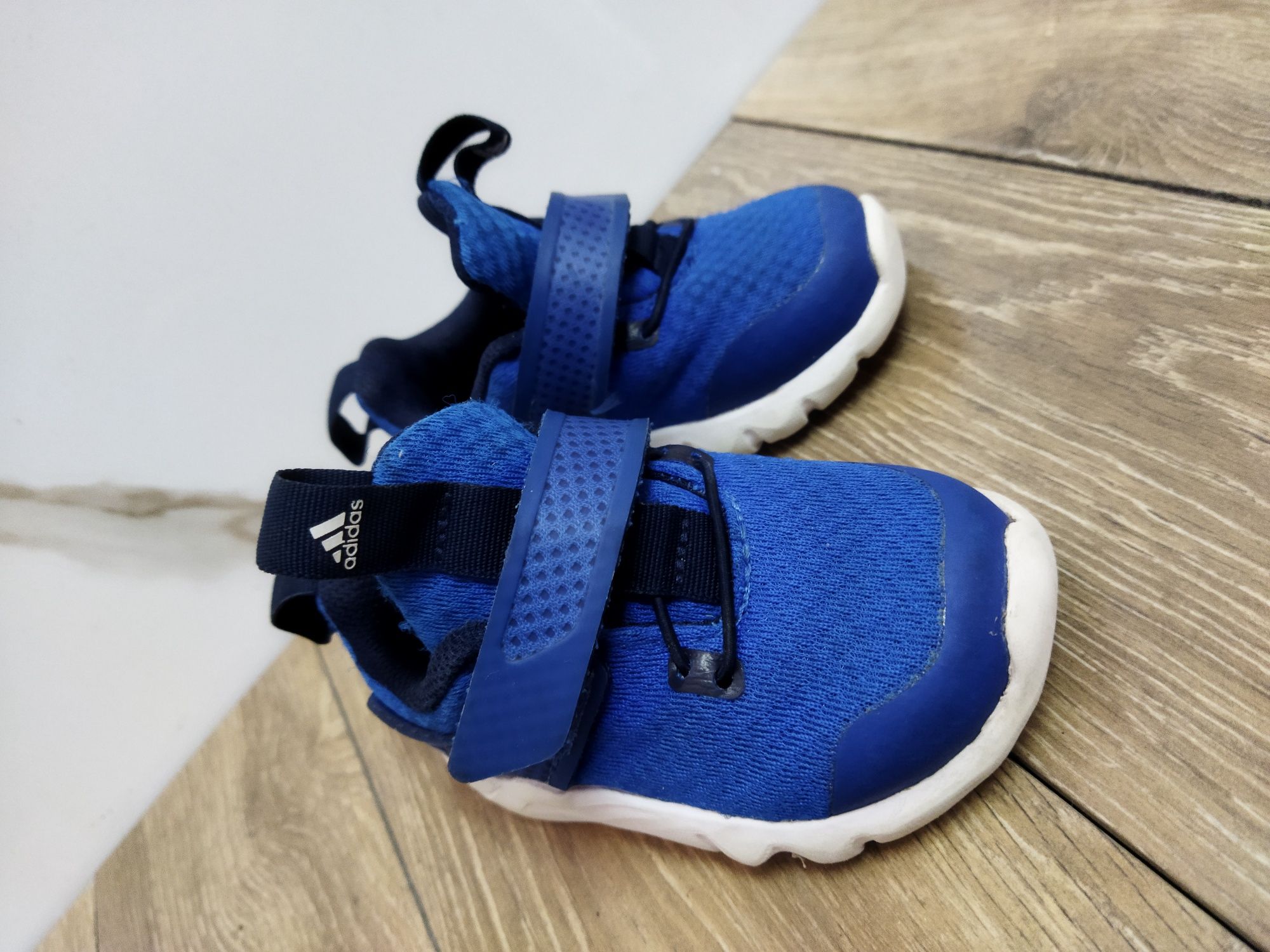 Buty chłopięce Adidas r. 19