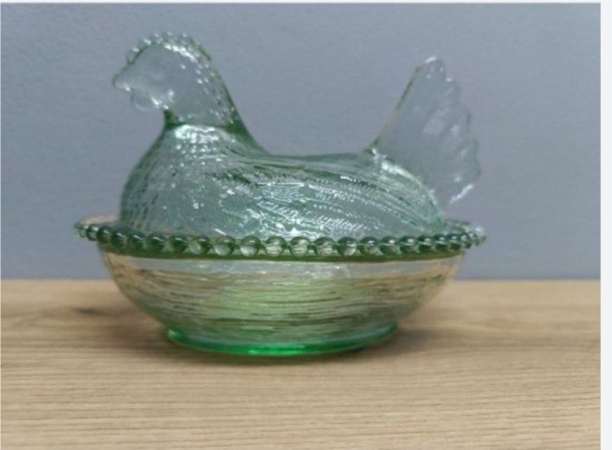 Kura szklana zielona ozdoba maselniczka pojemnik na biżuterię cukierki