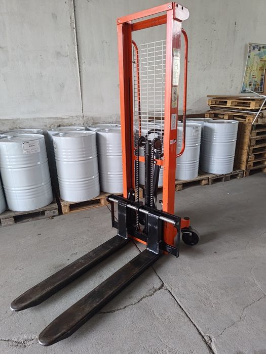 Wózek masztowy ręczny paleciak