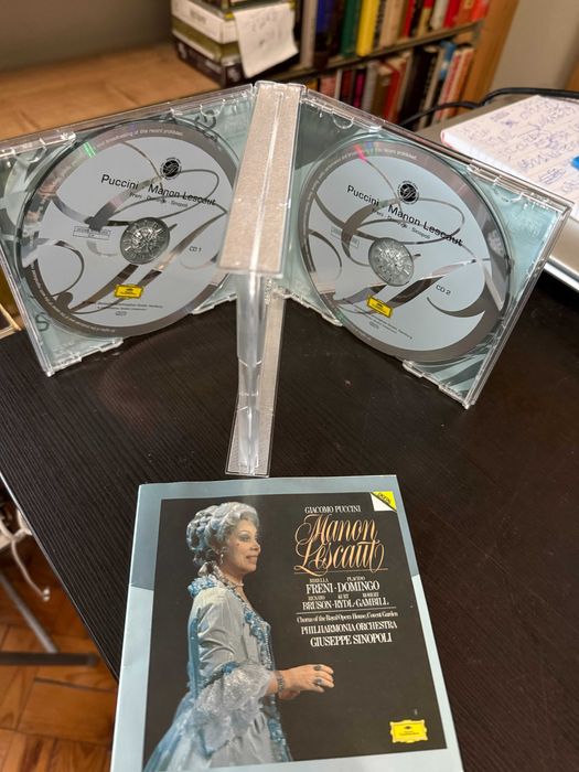 Puccini – Manon Lescaut – Mirella Freni, Placido Domingo – Sinopoli