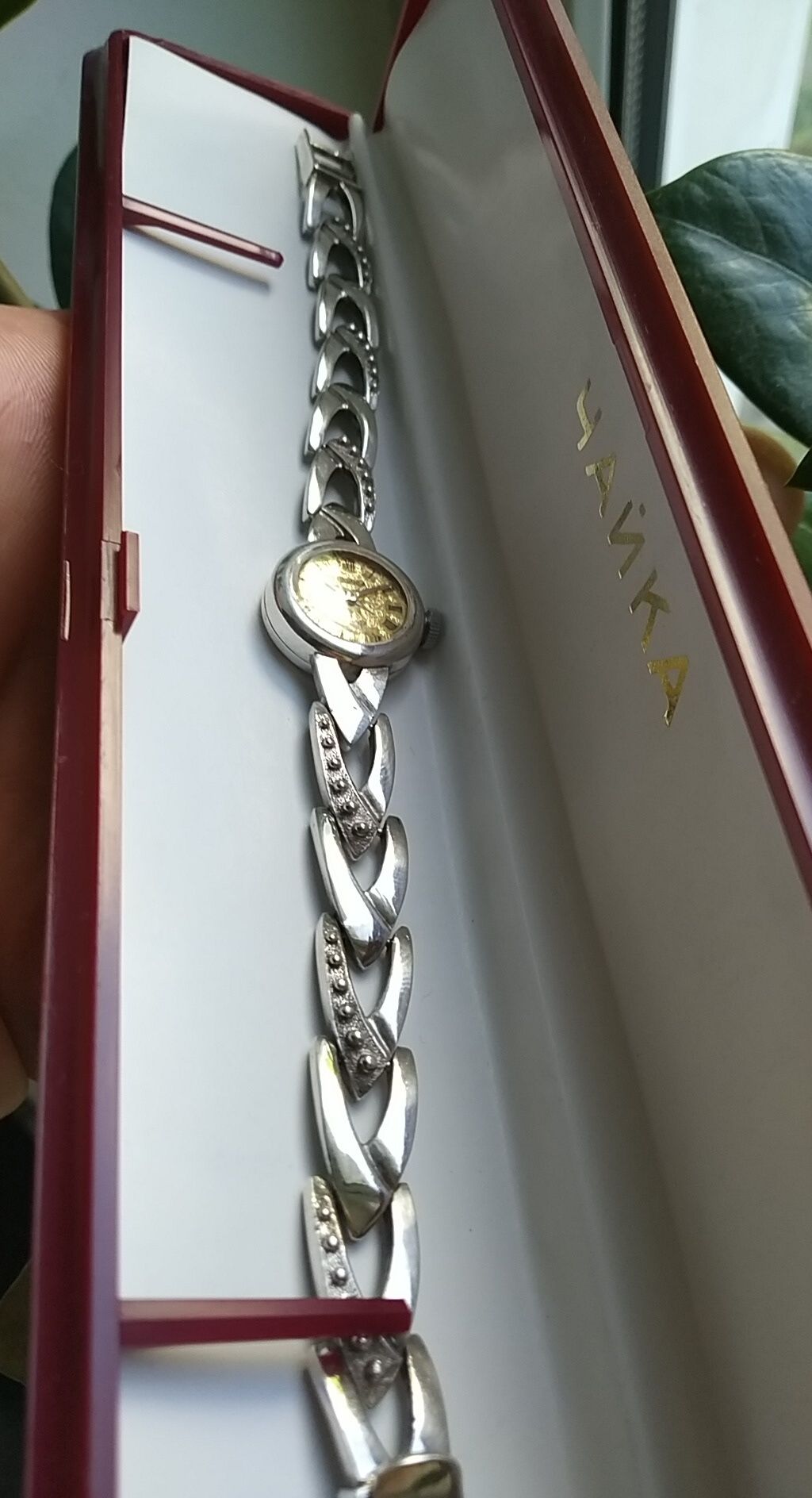 Часы Чайка 1601А в серебряном корпусе с браслетом в коробочке