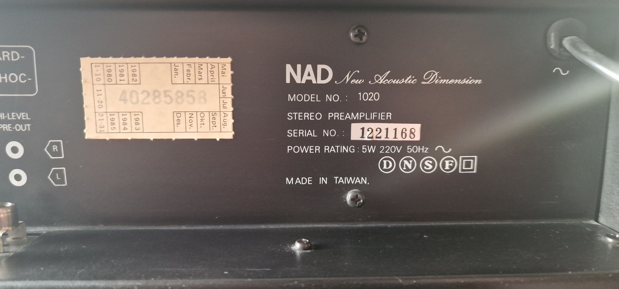 Wzmacniacz / przedwzmacniacz NAD 1020  Serie 20