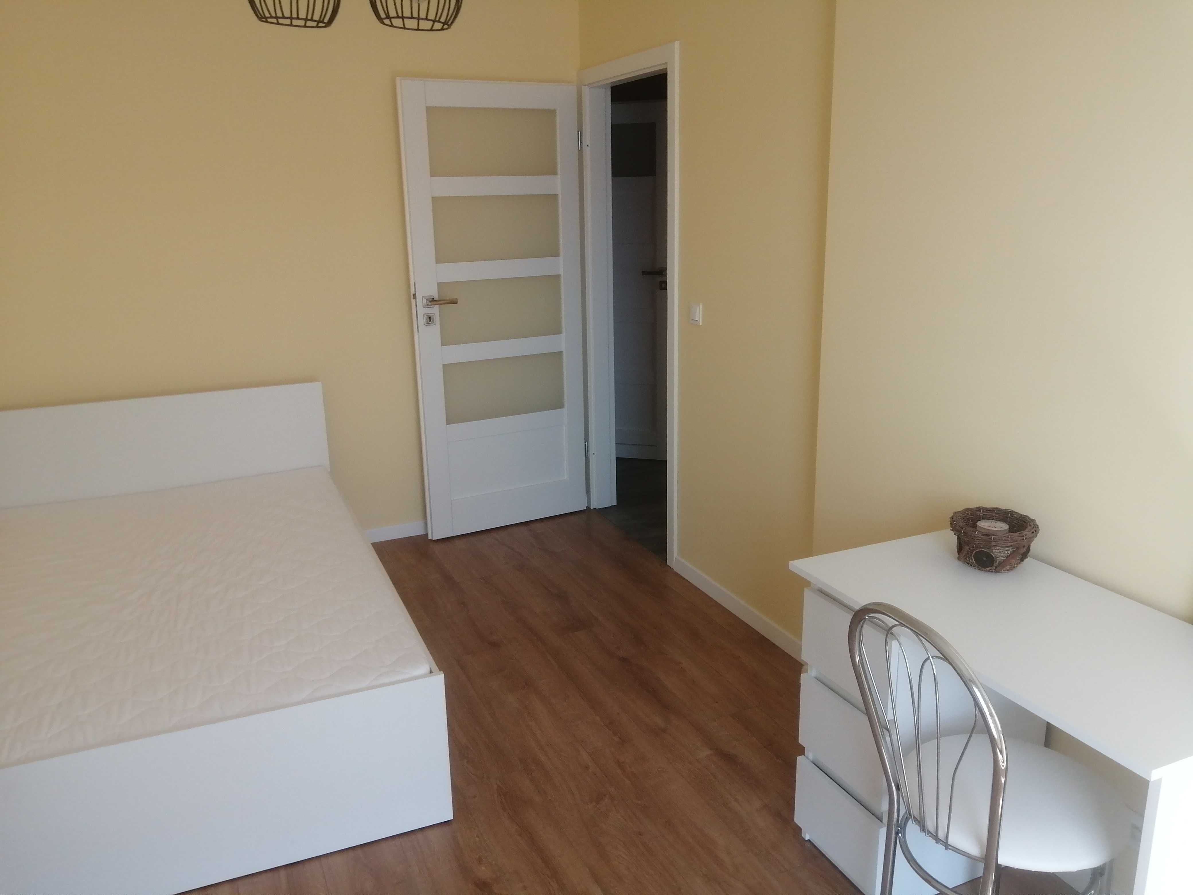 Pokój 14 m2 . Wola- Urlychów. Od sierpnia. 6 piętro.