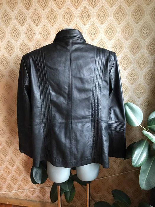 Женская кожаная куртка размер 58-60.