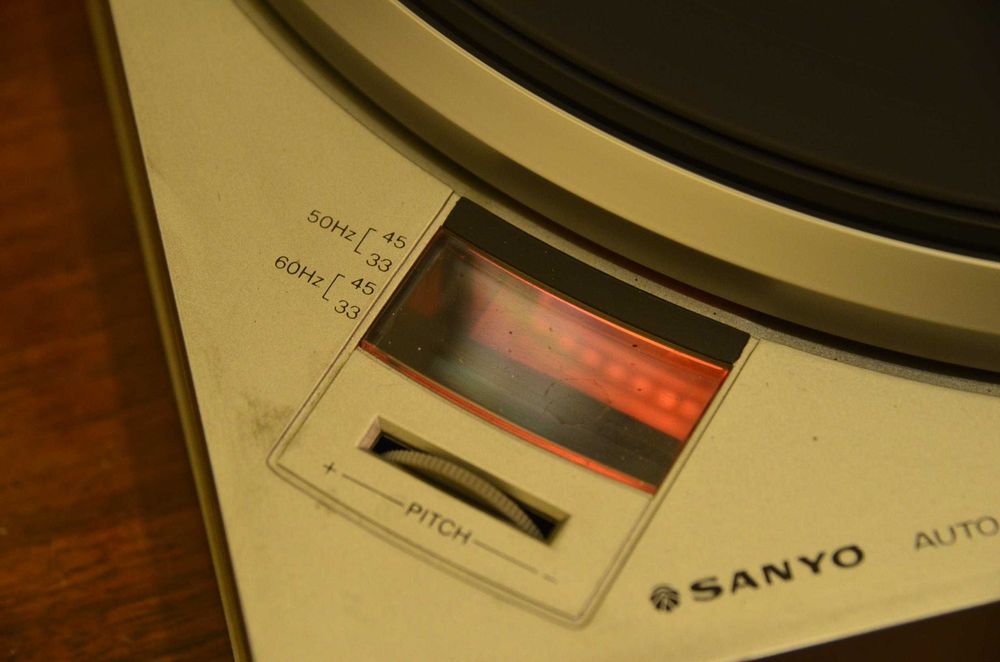 Gira Discos Sanyo TPX 1 S