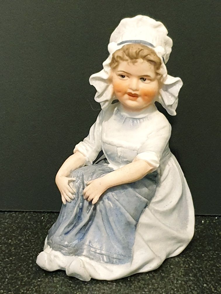 Lindissima antiga figura em porcelana europeia policromada