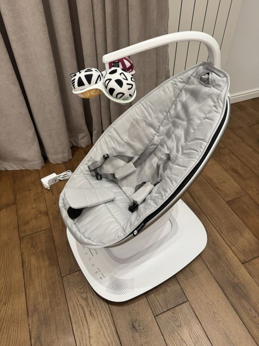 Ідеальне КРІСЛО-гойдалка 4MOMS MAMAROO5