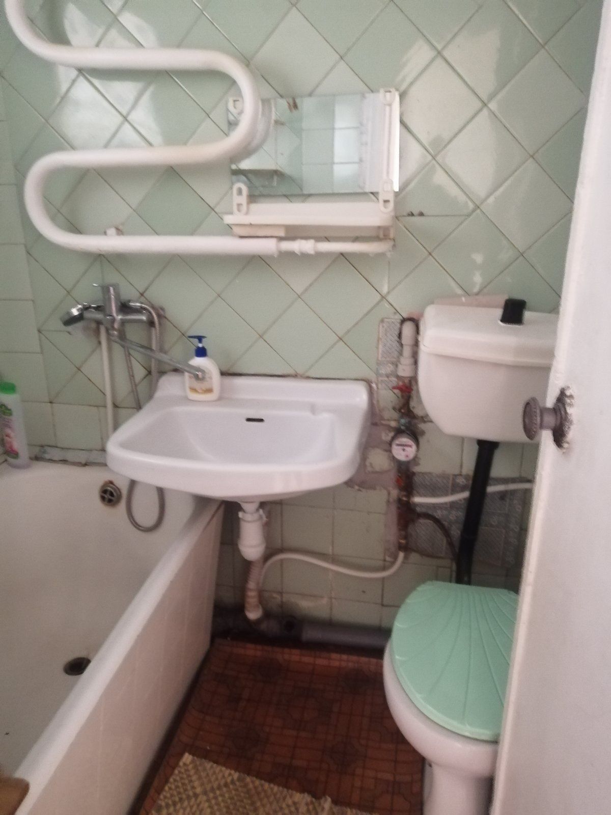 Продам 2-хкомн квартиру в Лесках
