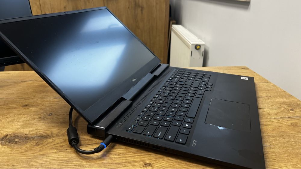 Laptop Dell G7 seria 7700 17,3” i7 / 32GB / RTX 2070 SUPER / 2x1TB SSD