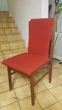 Solidne krzesło drewniane