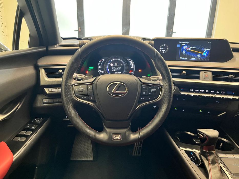 Lexus UX 250h F Sport, serwis ASO