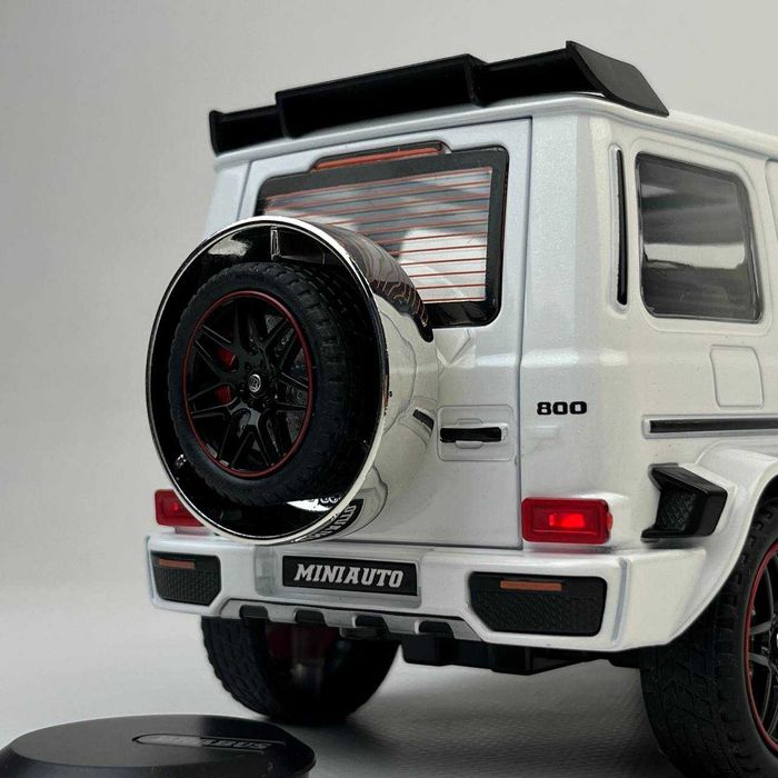 Металева Колекційна модель 1:24 Гелік Brabus з підсвіткою фар, звуком