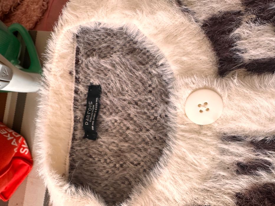 Продам теплый укороченный кардиган с принтом!