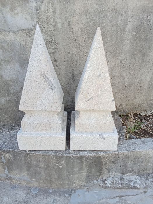 Pirâmides em granito
