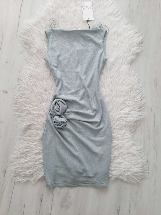 ZARA piękna sukienka jasno niebieska z kwiatami i marszczeniem XS