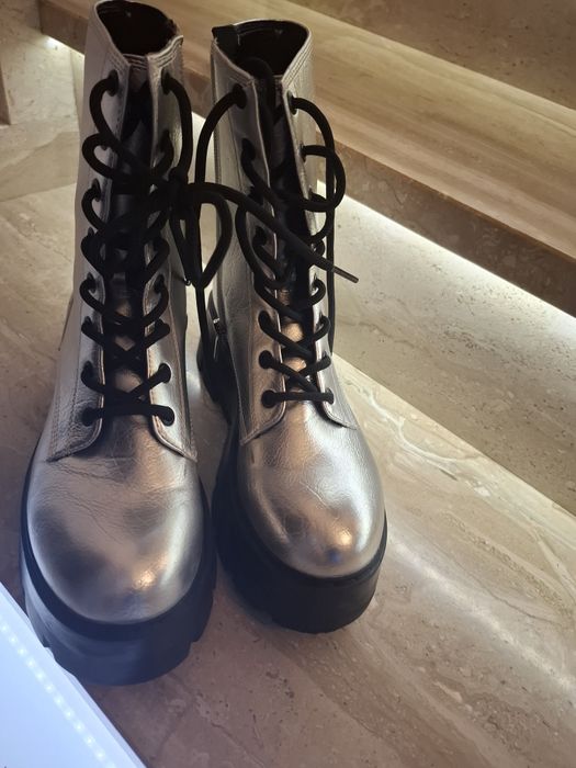 Trapery srebrne Bershka rozm37