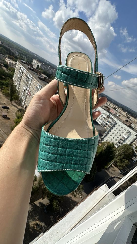 Fellini босоніжки шкіра на низькому ходу  р. 37