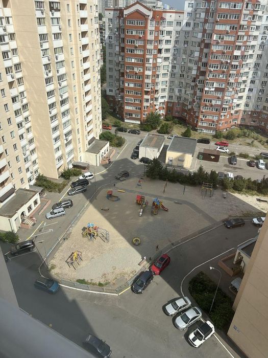 Продам 3кім.квартиру вул.Грушевського,парк Перемоги,м.Бровари SL