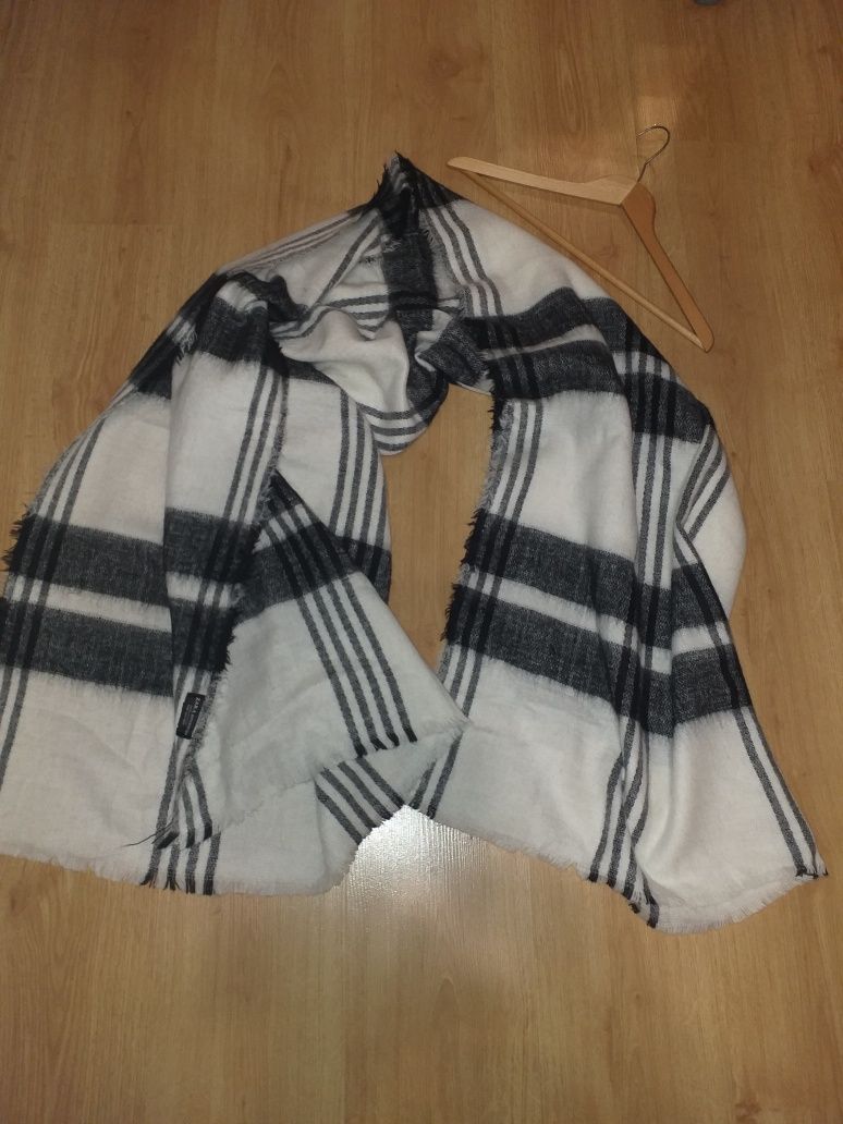 Szał Zara duży chusta w kratę biało czarny