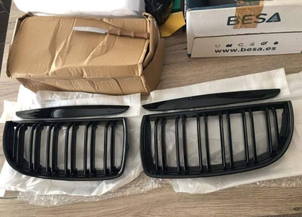 Grelhas Duplas look M4 BMW E90/E91 modelo 2005 a 2008 (Novas)