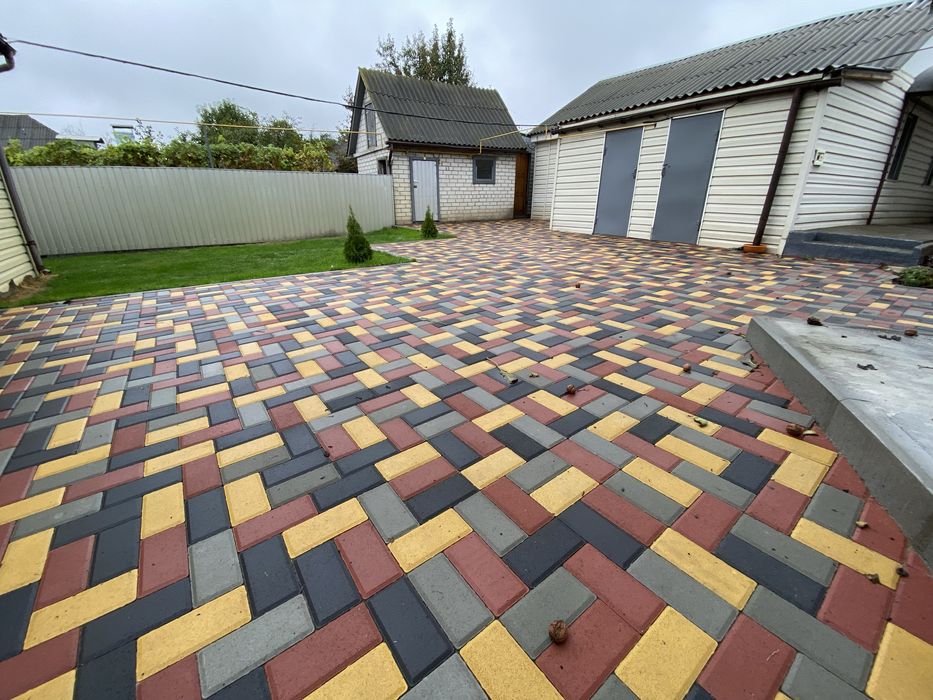 Укладання тротуарної плитки фем бруківка Укладка тротуарной плитка фэм