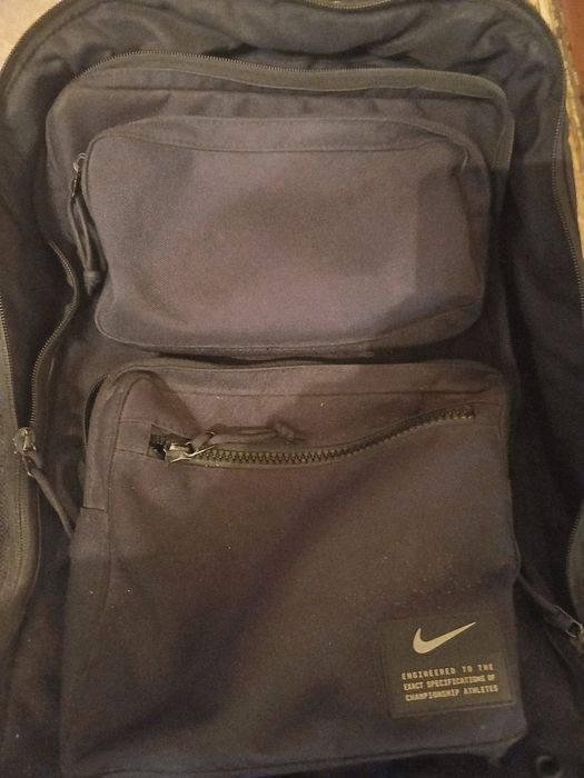 Рюкзак великий,оригінал найк.Чорного кольору.