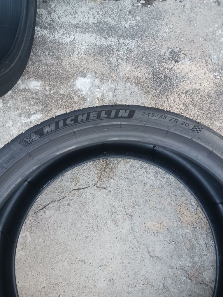 Vendo pneus semi-novos 245/35/20 Michelin