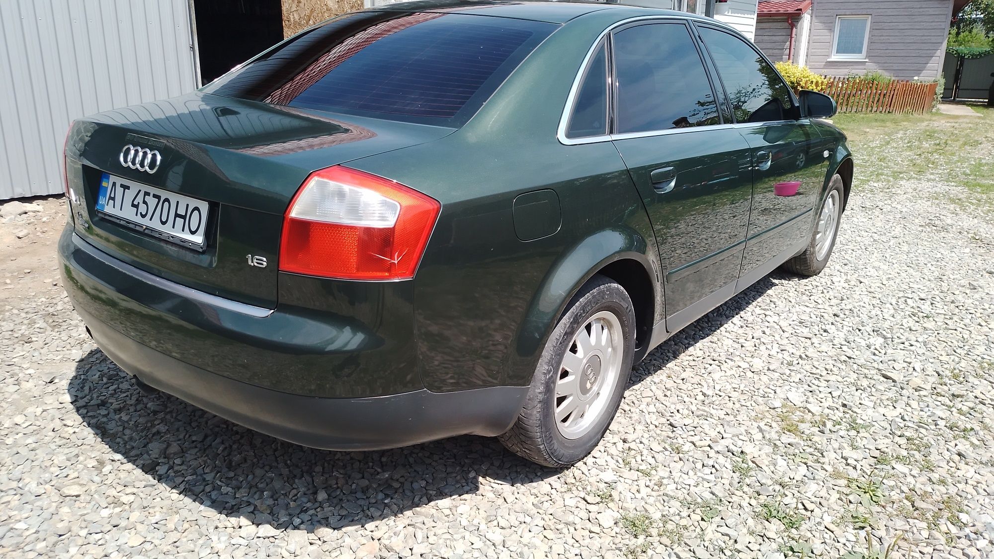 Ауді а4 б6 2002 рік 1.6 бензин.